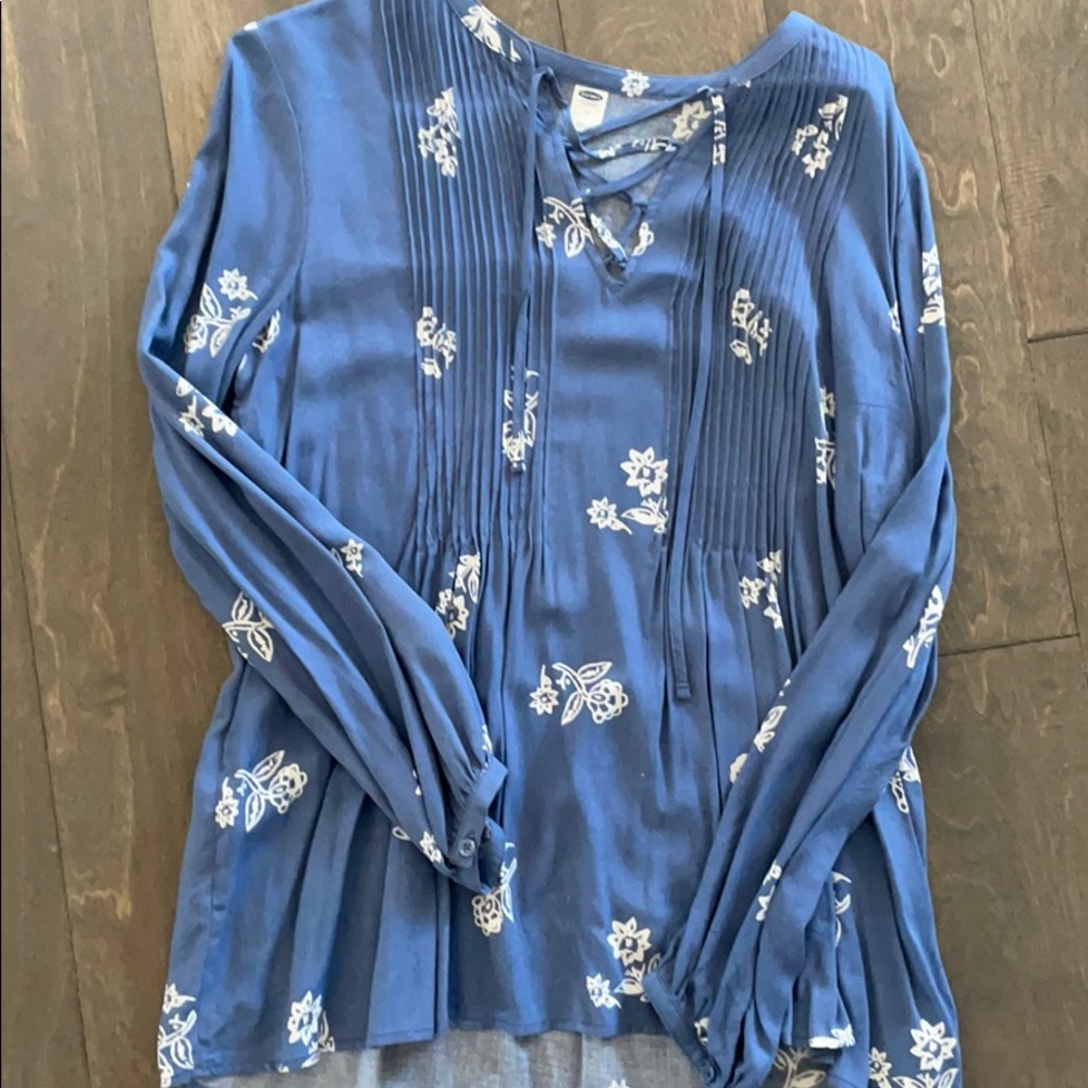 Old Navy top. Size Medium